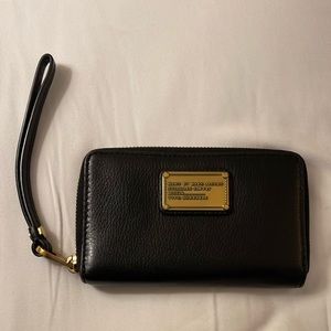 Marc Jacobs Black Leather Classic Q Wingman Wristlet Wallet
